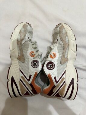 Women’s adidas shoes size 8